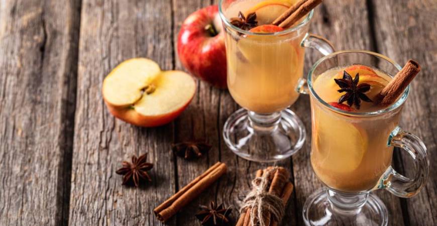 Mulled apple cider is a warm, spiced classic perfect for chilly nights. – FREEPIKPIC