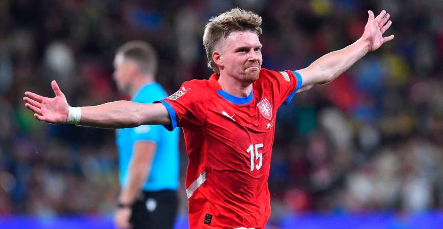 Czech midfielder Pavel Sulc joins Lyon in €10m deal