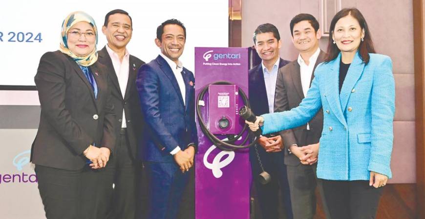 From left: Megawati, Yusri, Shaharuddin, Shah Yang, Izwan and TM One executive vice-president Shazurawati Abd Karim at the MoU exchange.