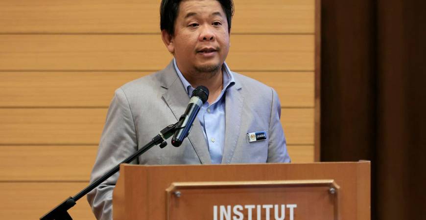 Deputy Health Minister, Datuk Lukanisman Awang Sauni. - BERNAMApix