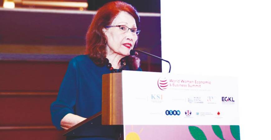 Halimah delivering her address at the 2025 World Women Economic and Business Summit.