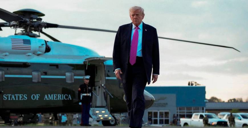 U.S. President Donald Trump walks to board Air Force One as he departs for Washington at Morristown Municipal Airport in Morristown, New Jersey, U.S., September 14, 2025. REUTERS/Ken Cedeno