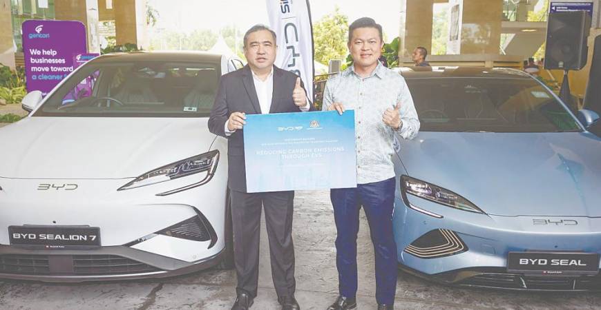 Transport Minister Anthony Loke Siew Fook (left) and Gan marking the collaboration.