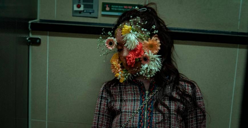 The cursed flower girl, one of the unsettling happenings at Gwanglim Station. – IMDB