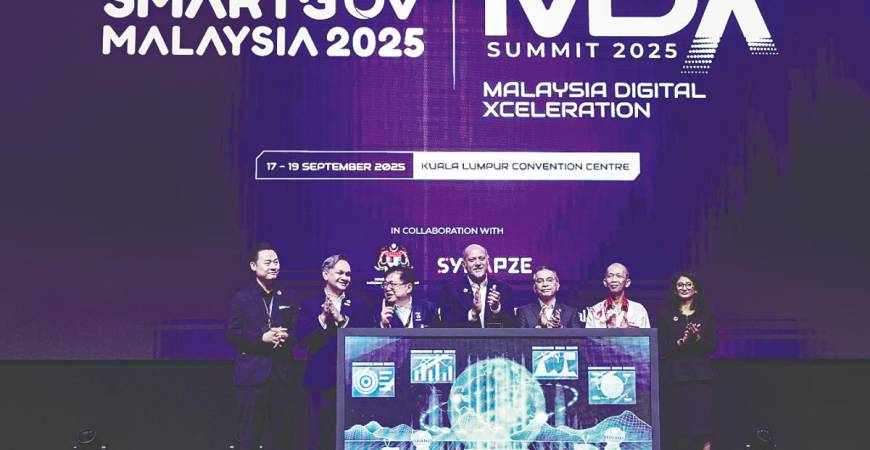 Gobind (fourth,left) officiates the launch of the SmartGov Malaysia Summit 2025 and the Malaysia Digital Xceleration Summit 2025 at the Kuala Lumpur Convention Centre today. – Bernamapic