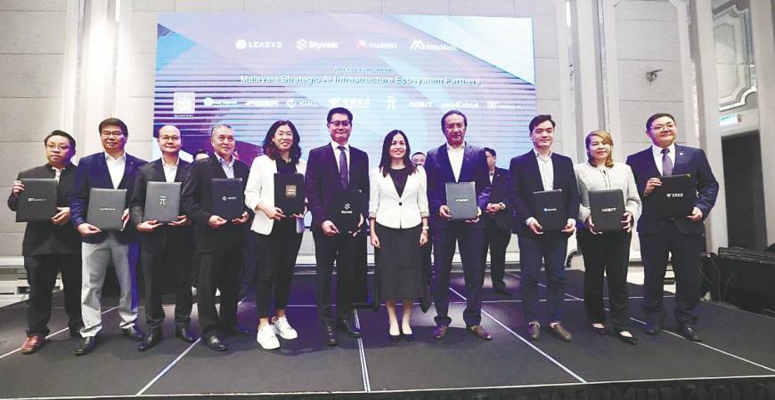 Teo (fifth from let) with representatives of partner companies at launch of the Strategic Artificial Intelligence Infrastructure. – Bernamapic