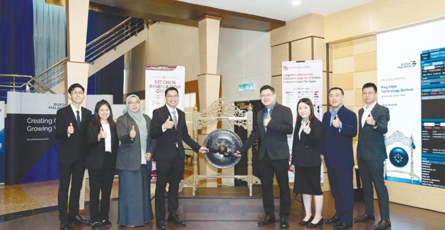 From left: Ping Edge Technology assistant finance manager Cheong Guo Feng, marketing manager Lim Wei Qi, sales manager Siti Farhana Sholehudin, Choong, Soh and finance manager Kor Huei Ching, TA Securities Holdings Bhd corporate finance head Dominic Seah and corporate finance vice-president Jason Chin Wai King at the listing ceremony.