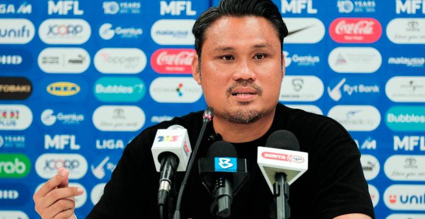 Ketua Jurulatih Negeri Sembilan FC Nidzam Jamil bercakap pada sidang media selepas perlawanan Liga Super Malaysia 2025/2026 di Stadium Sultan Ibrahim malam tadi. - fotoBERNAMA