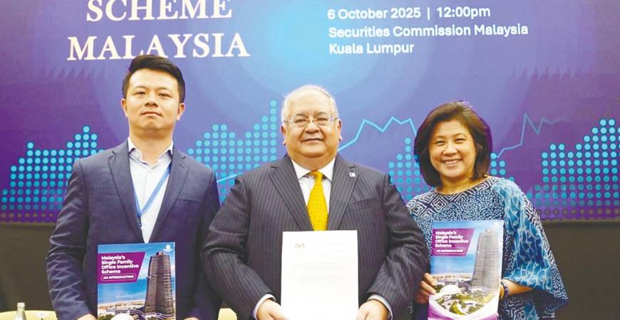 From left: Country Garden Malaysia and Forest City chief financial officer Kevin Li Gen, Faiz and Securities Commission Malaysia managing director Datin Paduka Azalina Adham. The SFO Scheme embeds a strong nation-building dimension by requiring SFOs to establish offices in the Forest City Special Financial Zone, employ local staff and invest in Malaysia’s capital markets.