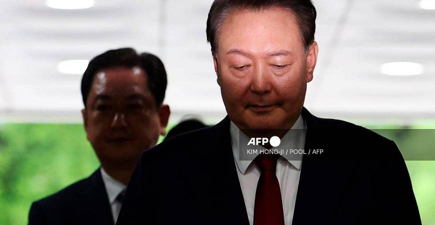 South Korea's former impeached president Yoon Suk Yeol (R) arrives at a court to attend a hearing to review his arrest warrant requested by special prosecutors in Seoul on July 9, 2025. South Korean prosecutors requested a new arrest warrant on July 6 to detain former president Yoon Suk Yeol, after questioning him twice, including a session that lasted over nine hours. - KIM HONG-JI / POOL / AFP