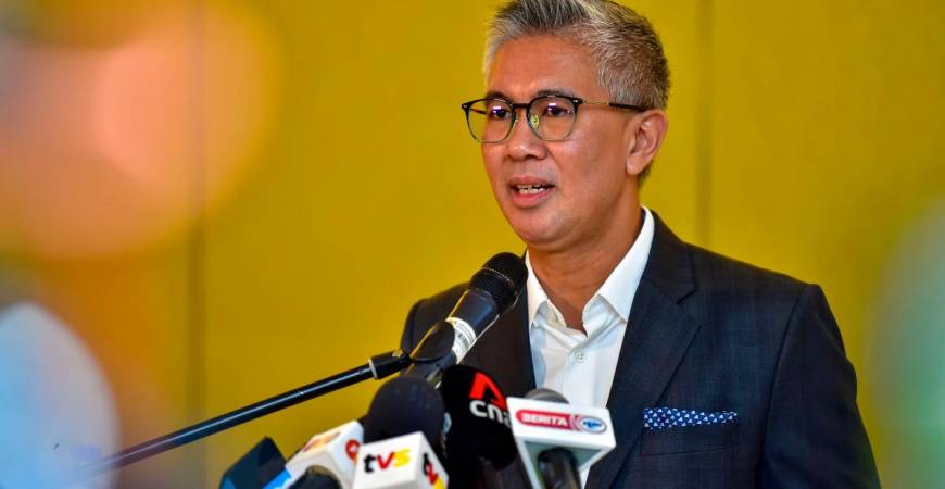 Tengku Zafrul speaking at a press conference to present the Ministry of Investment, Trade and Industry’s second-quarter report card in Kuala Lumpur today. – Bernamapic