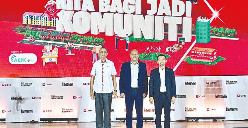 From left: CIMB Malaysia and CIMB Bank CEO Gurdip Singh Sidhu, Gobind and Novan at the launch of CIMB Kita Bagi Jadi Komuniti.