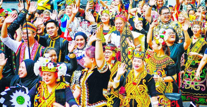 Festivals like Kaamatan and Gawai should be celebrated nationwide, just as Hari Raya, Chinese New Year or Deepavali. – BERNAMAPIC