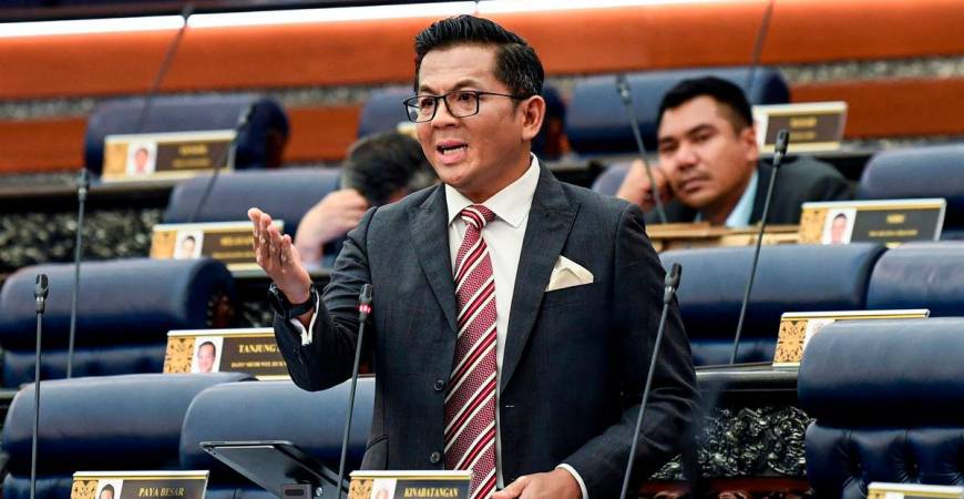 Ahli Parlimen Paya Besar Datuk Mohd Shahar Abdullah ketika mengambil bahagian dalam sesi perbahasan Rancangan Malaysia Ke-13 (RMK13) di Dewan Rakyat pada Mesyuarat Kedua, Penggal Keempat Parlimen ke-15, di Bangunan Parlimen hari ini - BERNAMA
