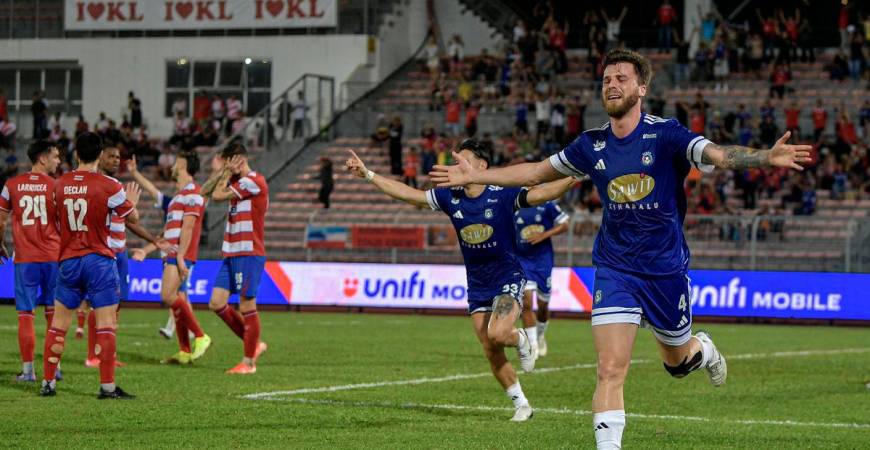 Pemain Sabah FC Gabriel Schmegel meraikan jaringan pada saingan Liga Super Malaysia 2025/2026 menentang pasukan KL City FC di Stadium Bola Sepak Kuala Lumpur Cheras malam ini - BERNAMA