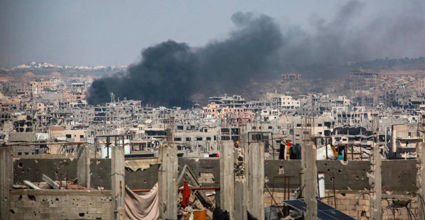 A fire erupts in a residential area following Israeli bombradment in Beit Lahia on June 18, 2025. - Bashar TALEB / AFP