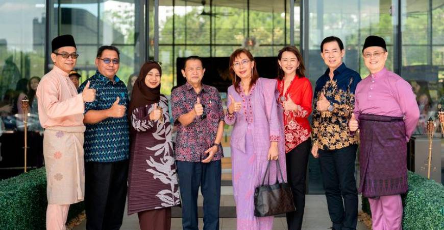 KL Wellness City Senior Management together with our Guest Of Honour Puan Zurina Abd.Samad (Senior Deputy Director, Advertising &amp; Digital Division of Tourism Malaysia) and VIPs Dato’Dr.Ammar Abdul.Ghapar (Former Director General of Tourism Malaysia) &amp; MP Seputeh YB.Teresa Kok