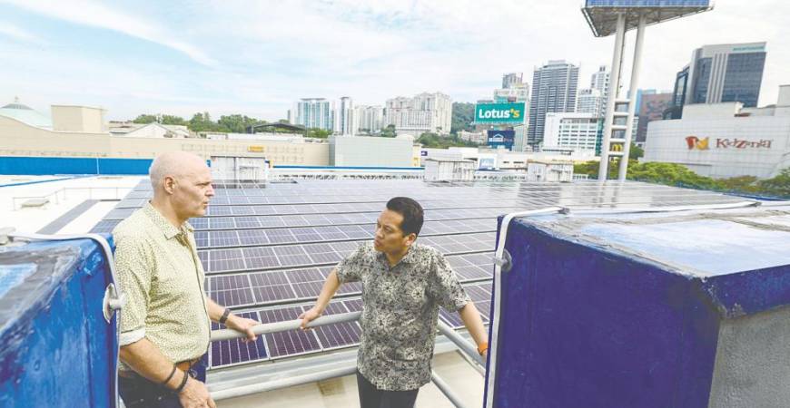 IKEA Malaysia sales director Malcolm Pruys (left) briefing Nik Nazmi on IKEA Damansara’s rooftop solar installation yesterday. – Bernamapic