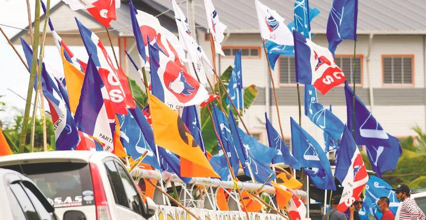 Political parties step up visibility on the ground with colourful banners and flags as election fever heats up. – BERNAMApix