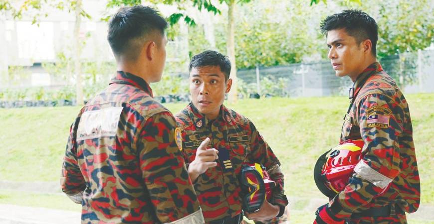 (From left) Jordan (Hii), Eddy (Nas-T) and Amir (Ben) gear up for danger as tensions rise and teamwork is put to the ultimate test.