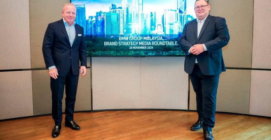 Jean-Philippe Parain, Senior Vice President Sales Region in Asia-Pacific, Eastern Europe, Middle East and Africa from the BMW Group (left), Benjamin Nagel, Managing Director, BMW Group Malaysia