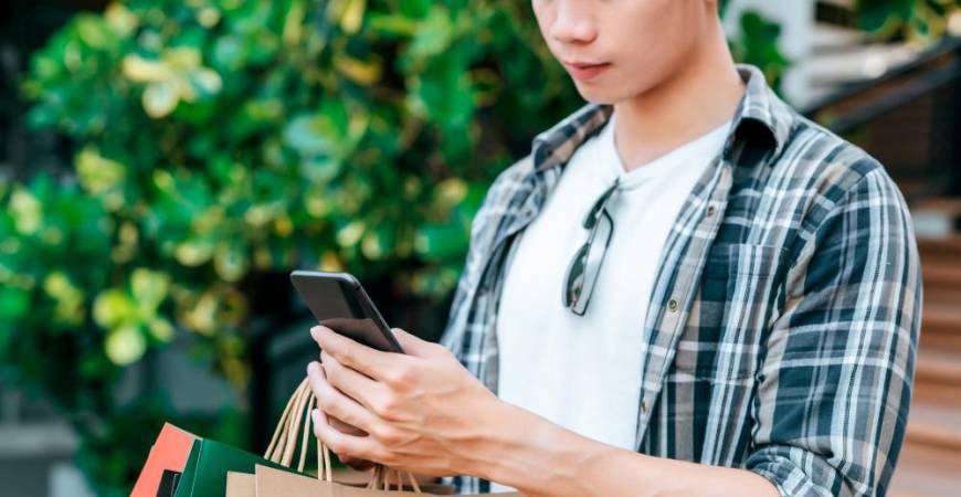 Retailers use BNPL to attract younger shoppers. – FREEPIKPIC
