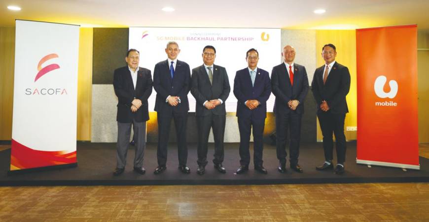 From left: Mat Hassan, Sulaiman, Julaihi, Liwan, Wong and U Mobile chief technology officer Woon Ooi Yuen.