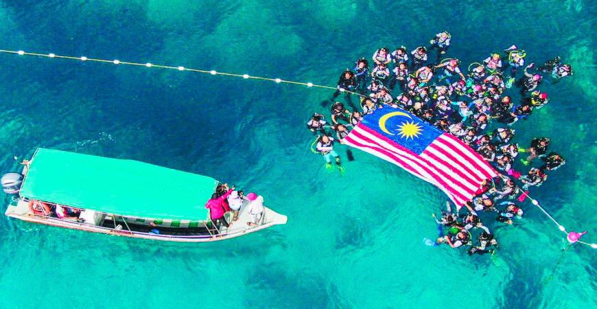 Democratic politics means a system where everyone benefits. – BERNAMAPIX