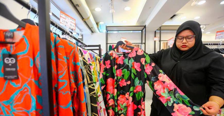 Aelias said customer feedback plays a crucial role in Adnaa’s design evolution and plus-size shoppers often express the need for better-fitting, more stylish options. – ADAM AMIR HAMZAH/THESUN