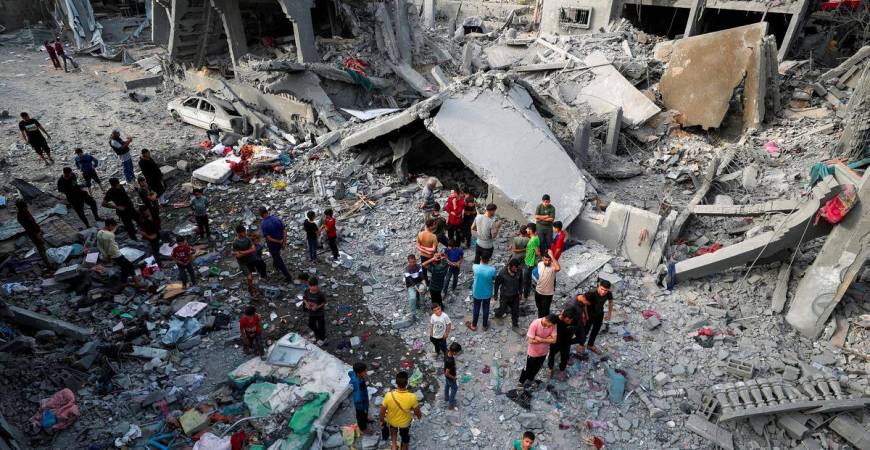 Palestinians inspect the site of an Israeli strike on a house, in Jabalia, northern Gaza Strip May 18, 2025. - REUTERSPIX