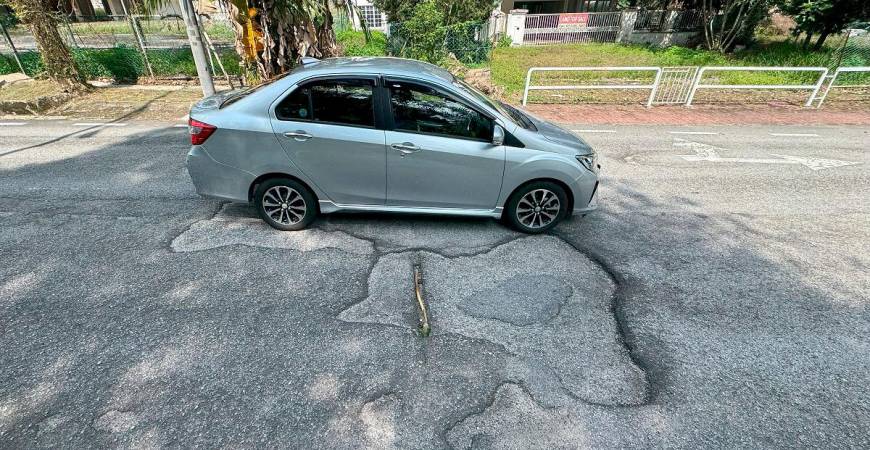 In Budget 2025, the government had allocated RM2.8 billion for refurbishing and maintaining federal roads and RM1 billion for those in other areas. – ADAM AMIR HAMZAH/THESUN
