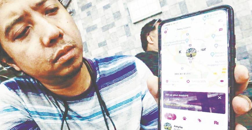 Muhamad Khairulnizam said tech-savvy family members should guide others on how to use the apps responsibly to prevent mishaps. – Adam Amir Hamzah/theSun