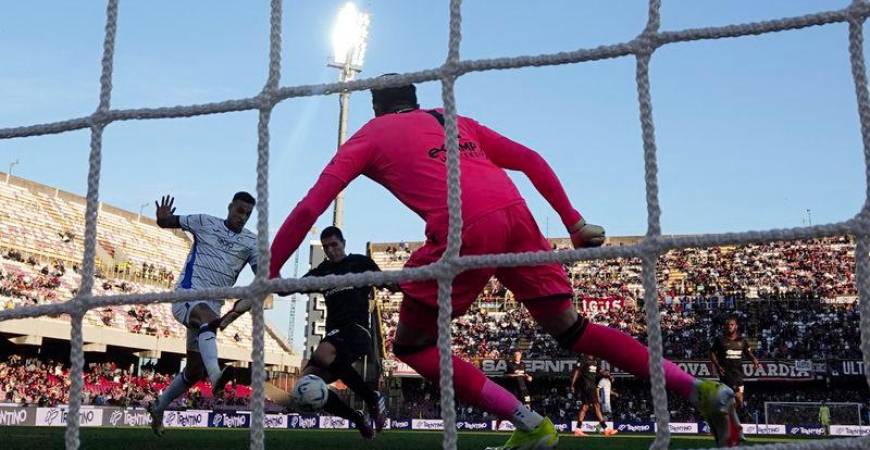 Football - Serie A - Salernitana v Atalanta - Stadio Arechi, Salerno, Italy - May 6, 2024Atalanta's Gianluca Scamacca scores their first goal - REUTERSPIX