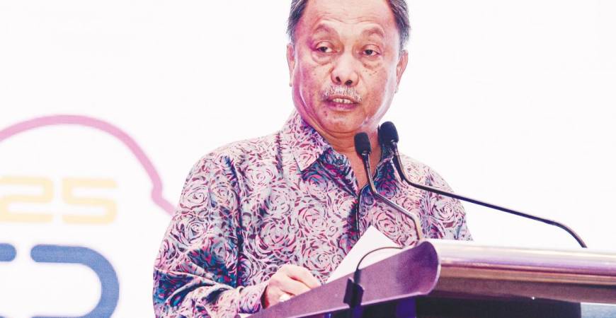 Yusof speaking at the Mimos Technology Preview 2025 in Putrajaya today. – Bernamapic