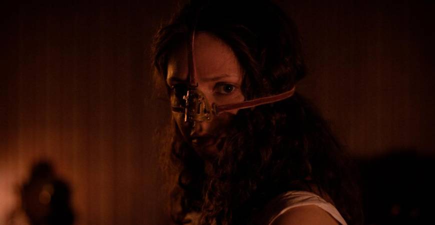 Elvira (Myren) is the so-called “ugly” stepsister desperate to win the prince’s heart. – ALL PICS FROM IMDB