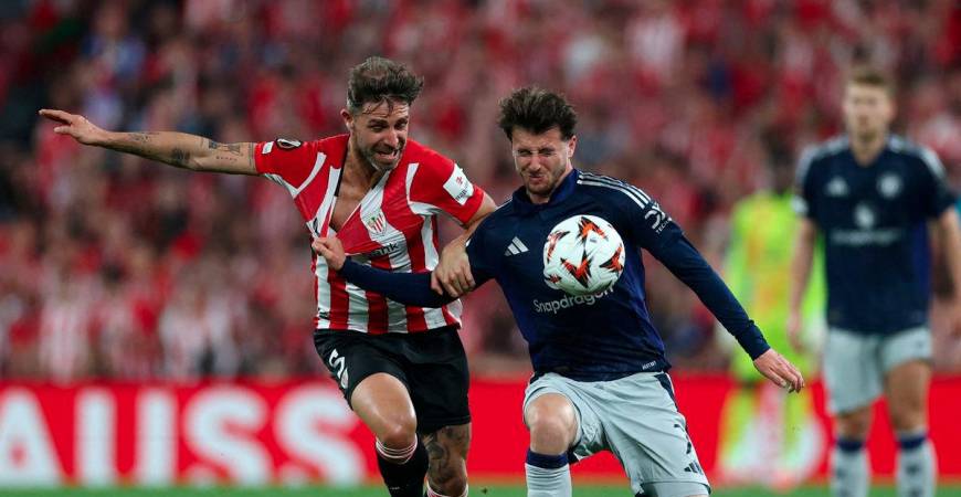 Football - Europa League - Semi Final - First Leg - Athletic Bilbao v Manchester United - San Mames, Bilbao, Spain - May 1, 2025Athletic Bilbao's Yeray Alvarez in action with Manchester United's Mason Mount. Action Images via REUTERSPIX