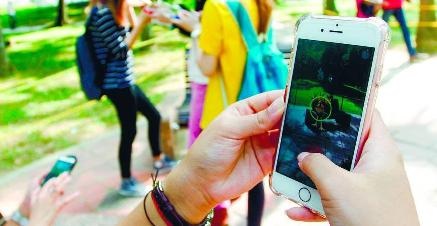 AR, which is already well-liked in mobile games like Pokémon GO, is making inroads into industries like entertainment, healthcare, retail and education. – Sunpix
