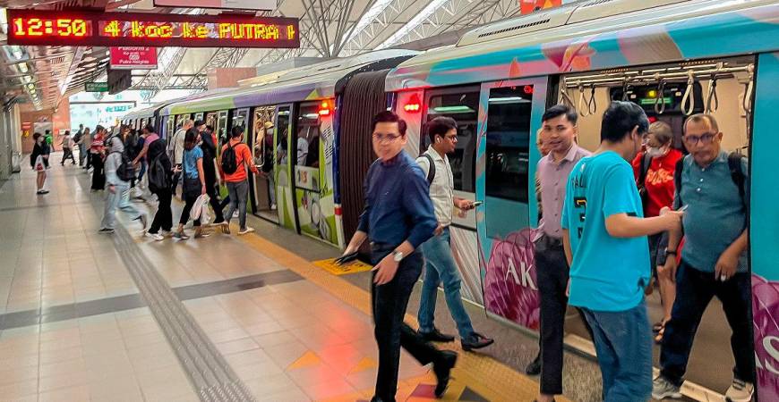 Wan Agyl said future transport policies should focus on journey time and commuter experience rather than infrastructure spending. – AMIRUL SYAFIQ/THESUN