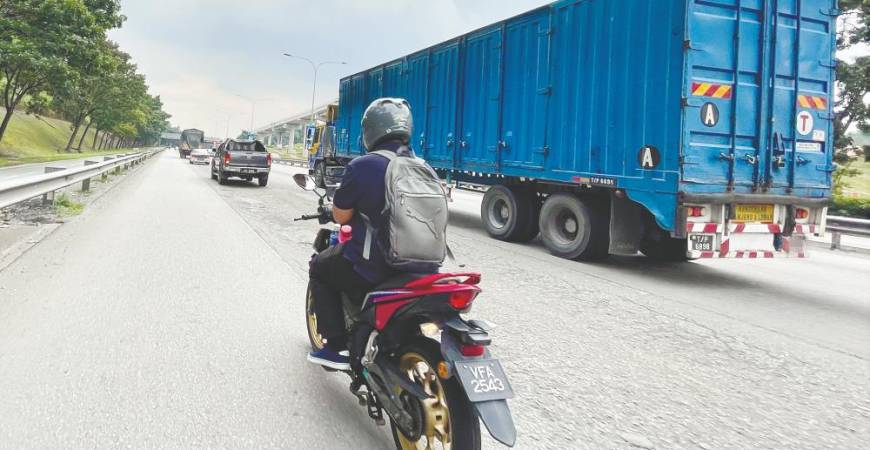 Wong said highways and busy roads have become the hotspots for collisions involving heavy vehicles. – ADIB RAWI YAHYA/THESUN