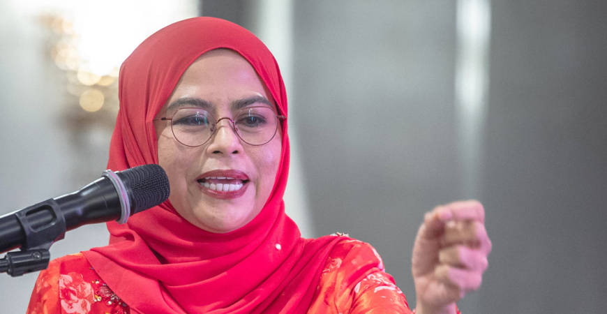 UMNO Women’s Chief, Datuk Seri Dr Noraini Ahmad, delivered a speech during the UMNO Taiping Division Delegates’ Meeting today. - BERNAMA