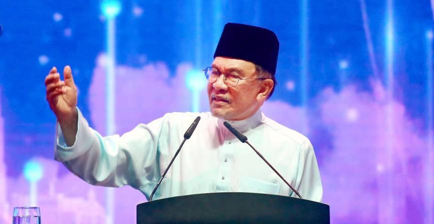Anwar speaking at the 20th Premier Civil Service Address in Putrajaya yesterday. – theSunpix