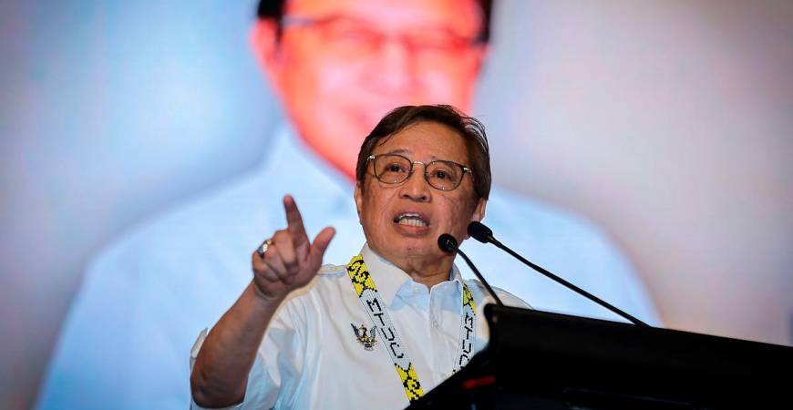 Sarawak Premier Tan Sri Abang Johari Tun Openg. - BERNAMApix