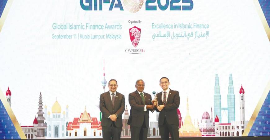 Asri (right) receiving the Best Takaful Company award at the Global Islamic Finance Awards 2025 ceremony.
