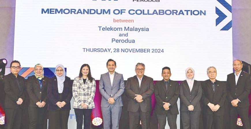 Amar Huzaimi and Zainal Abidin (fifth and six from left, respectively) with senior management of TM and Perodua at the memorandum of collaboration exchange ceremony.