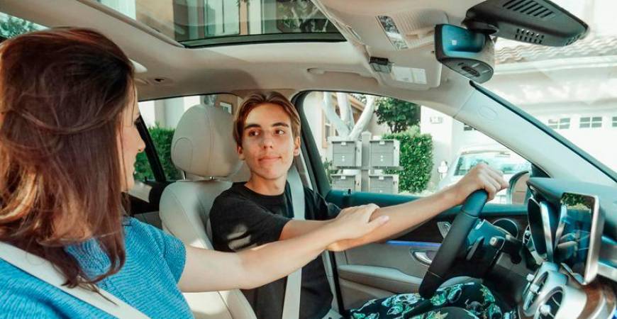 Plenty of practice is recommended to ensure teen drivers are familiar with both car and traffic conditions. – PEXELSPIC