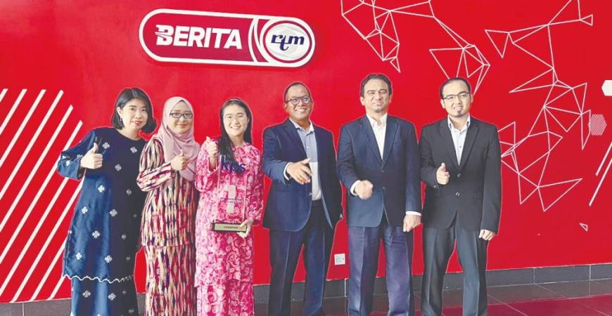 The team during an interview with Radio Televisyen Malaysia (RTM). (From left) Dr Phang, Siti Zarina Zakuwan (team mate), Chia, Zulkifli Mawardi, Director, Investor Relations, Sustainability &amp; Communications, KPS, Prof Dr Ishak Ahmad and Wan Ishak (team mate).