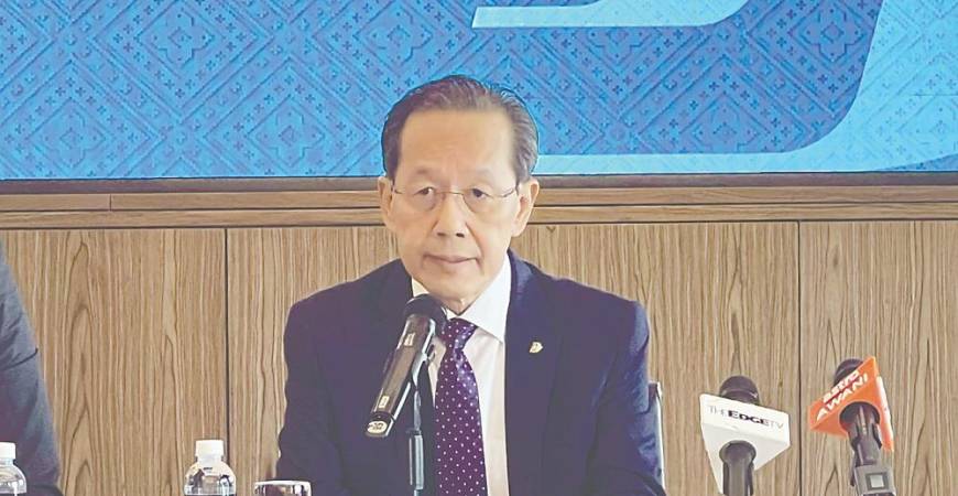 Izham speaking at Malaysia Aviation Group’s 2024 performance briefing in Kuala Lumpur today.