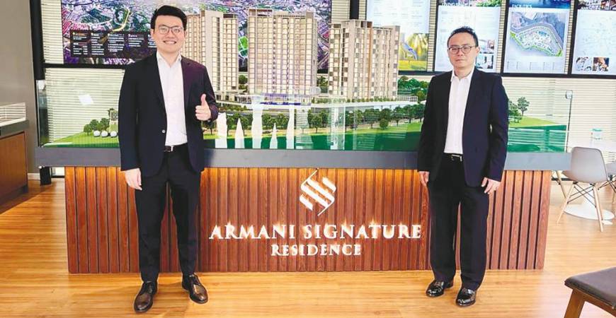Yong (left) and group sales and marketing director William Lau.