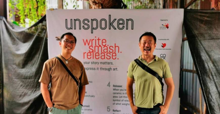 (From left) Loo and Seet at the ‘Unspoken’ exhibition. – ALL PICS BY T.C. KHOR