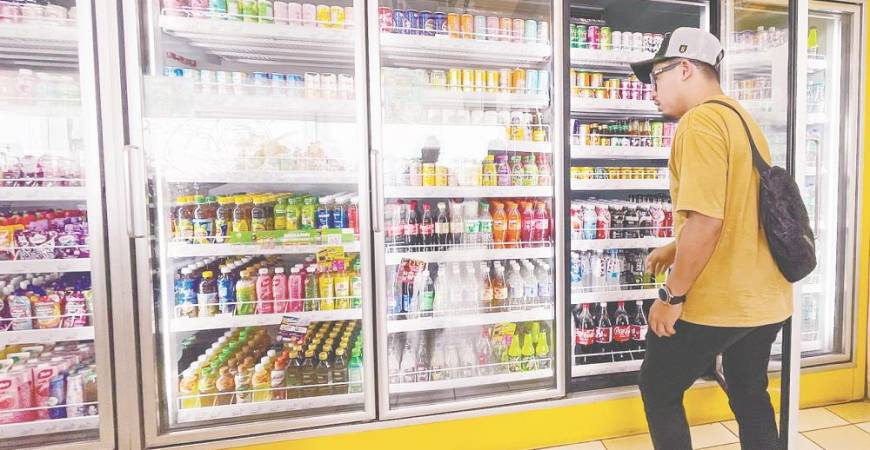 Addiction to sugary drinks is real. It is no surprise that over 53% of Malaysians screened were found to be overweight or obese, according to the National Health Screening Initiative 2023. – ADIB RAWI YAHYA/THESUN